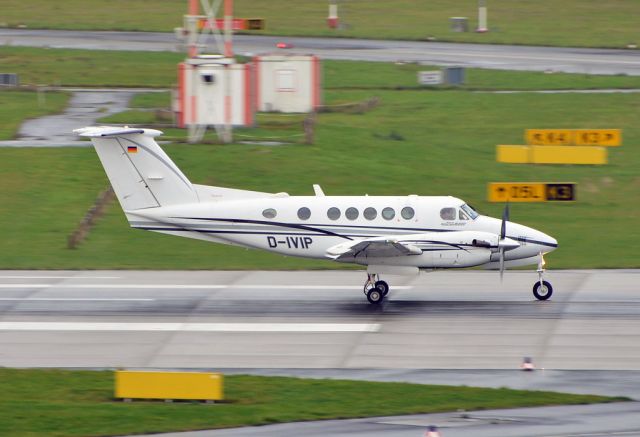 Beechcraft Super King Air 200 (D-IVIP) - Star Wings