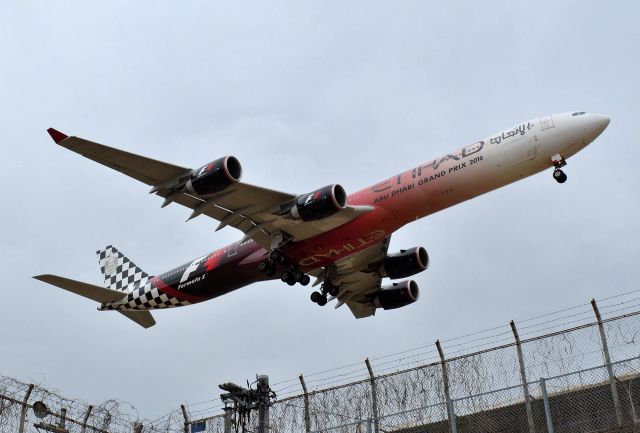 Airbus A340-600 (A6-EHJ)