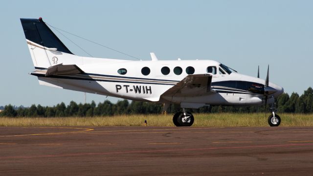 Beechcraft King Air 90 (PT-WIH)