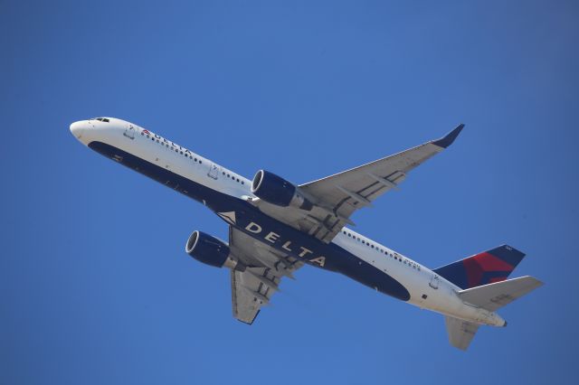 Boeing 757-200 (N547US)