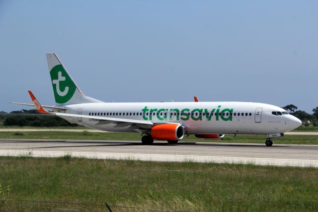 Boeing 737-800 (PH-GUX) - during 1 hour airshow at LFTH for retirement of Super Etendard Modernisés br /30 juin 2016 