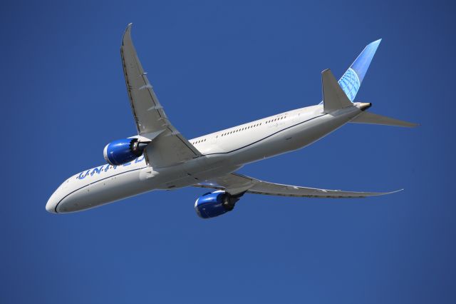 BOEING 787-10 Dreamliner (N12012)