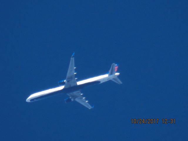 BOEING 757-300 (N588NW)