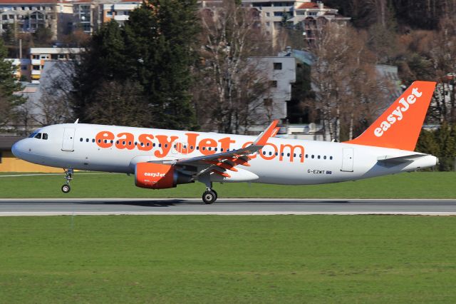 Airbus A320 (G-EZWT)