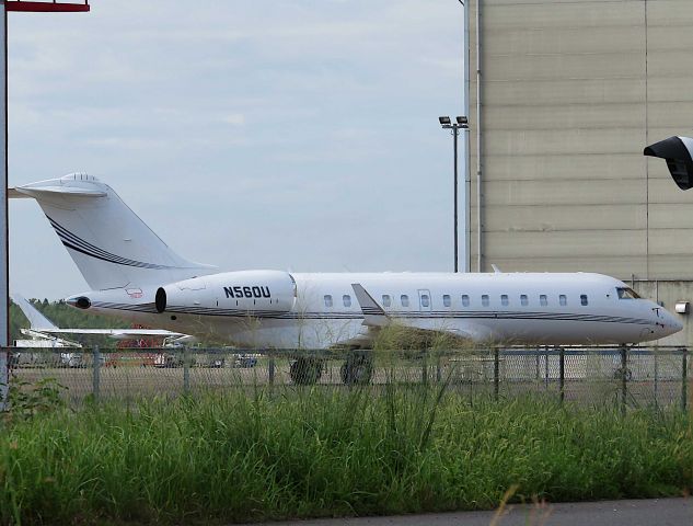 Bombardier Global 5000 (N560U) - I took this picture on Sep 18, 2018.br /The wire mesh fence in front of me is an eyesore, but the weeds that grow overgrown as if I put a chase on it further...(^^;)