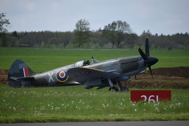 SUPERMARINE Spitfire (NGT937) - en 2023 le plaisir de voir voler une icône de l'aviation le Spitfire 