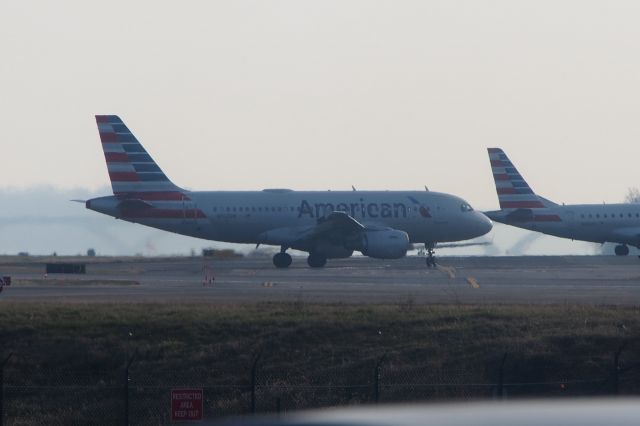 Airbus A319 (N702UW)