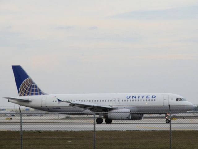 Airbus A320 (N431UA)