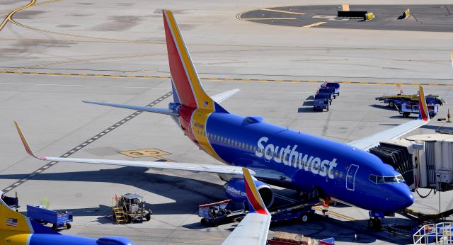 Boeing 737-700 (N474WN) - phoenix sky harbor international airport 18MAR22