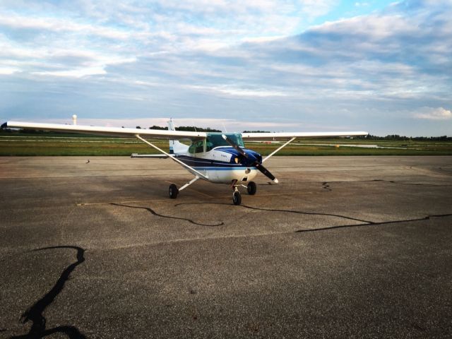 Cessna Skyhawk (N739NW) - Just landed in Ohio to have some good BBQ!