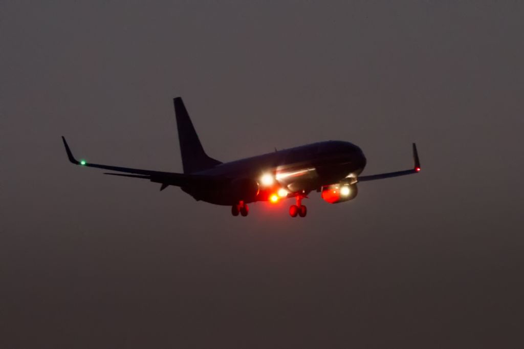 Boeing 737-800 —