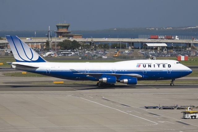 Boeing 747-400 (N174UA)