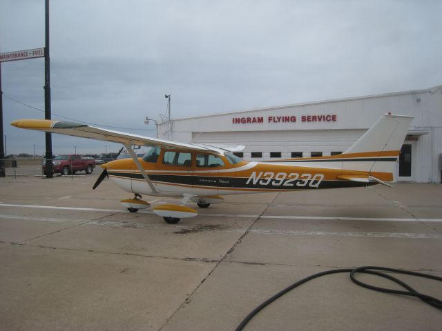 Cessna Skyhawk (N3923Q)