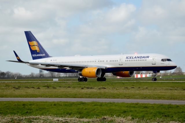 Boeing 757-200 (TF-FIY) - A IcelandAir Boeing 757-200 at Rotterdam The Hague Airport. It was diverted because of an power error at Amsterdam (Schiphol) Airportbr / 