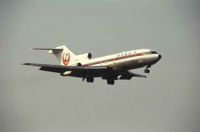 BOEING 727-200 (JA8326) - Final Approach to Narita Intl Airport Rwy16 on 1985/08