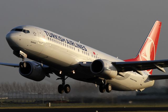 Boeing 737-700 (TC-JHM)