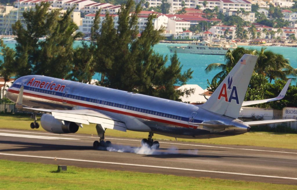 BOEING 767-300 (N696AN)