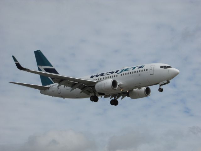 Boeing 737-700 (C-GWBT) - Landing on RWY 20R