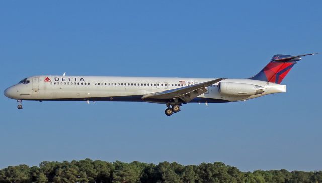 McDonnell Douglas MD-88 (N949DL)