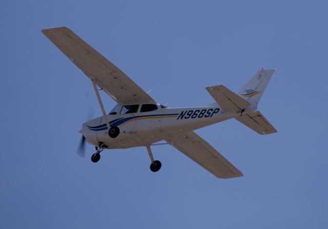 Cessna Skyhawk (N968SP) - Departure RW26 at DXR