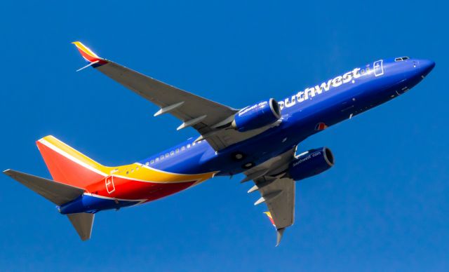 Boeing 737-800 (N8545V) - Southwest Airlines 737-800 taking off from PHX on 1/8/21. Taken with a Canon 850D and Tamron 150-600 G2 lens.