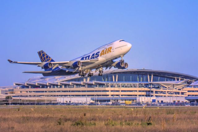 Boeing 747-200 (N480MC)