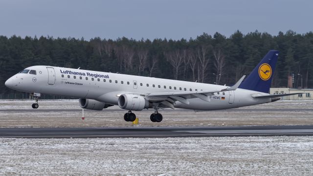 Embraer ERJ-190 (D-AEMC)