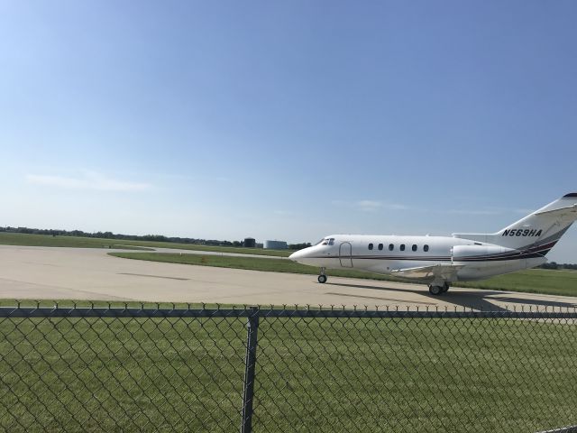 Hawker 800 (N569HA) - Raytheon Hawker 800XPi taxing into the FBO area @ VPZ early this summer. 6/3/21.