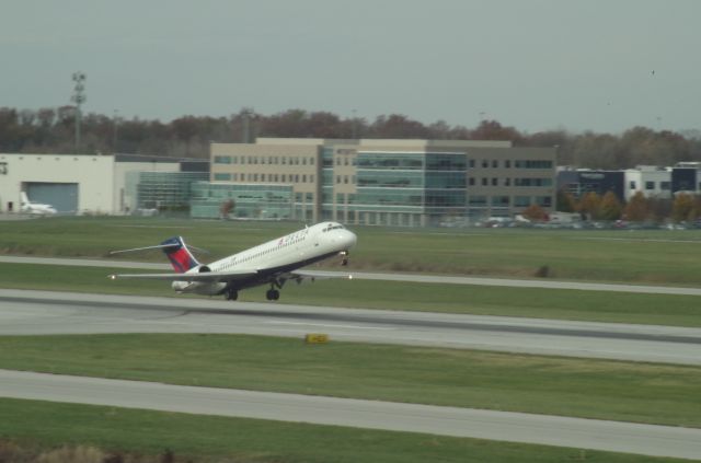 Boeing 717-200 (N952AT) - N952AT taking off rwy 10L bound for KMSP 11/13/24