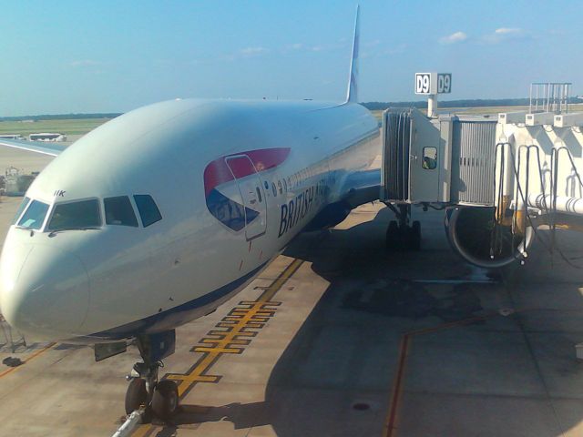 BOEING 777-200LR (G-VIIK) - Speedbird 194 pulling up to the gate at IAH