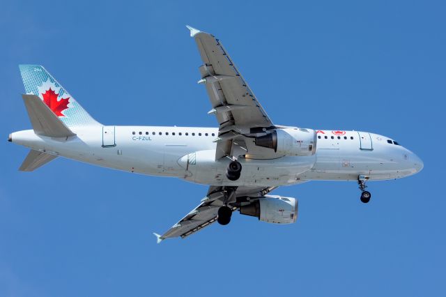 Airbus A319 (C-FZUL) - 2/7/2015. Short final to RWY !L at KTPA.