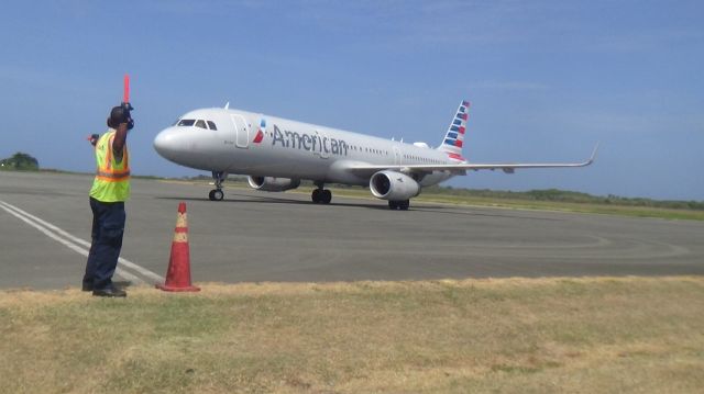 Airbus A321 (N900UW)