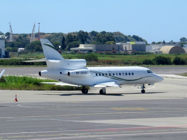 Dassault Falcon 900 (RP-C9121)