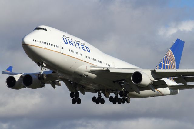 Boeing 747-200 — - Once again United has switched to the B747-400 for the winter season, seen here approaching runway 027L at LHR.