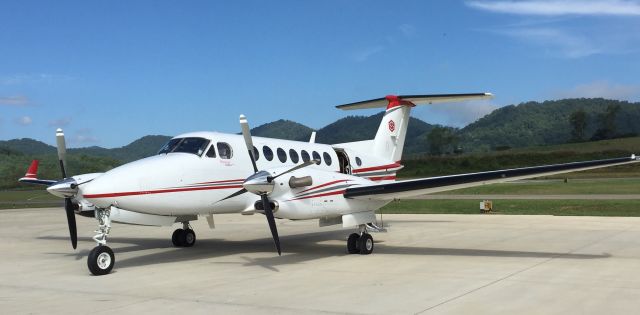 Beechcraft Super King Air 300 (N883GB)