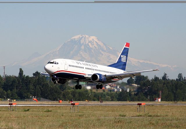 BOEING 737-300 (N302AW) - KSEA - Mt Rainier providing a nice backdrop for US Airways 737 from Phoenix. Aug 2007