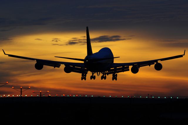 Boeing 747-400 (9V-SFM)