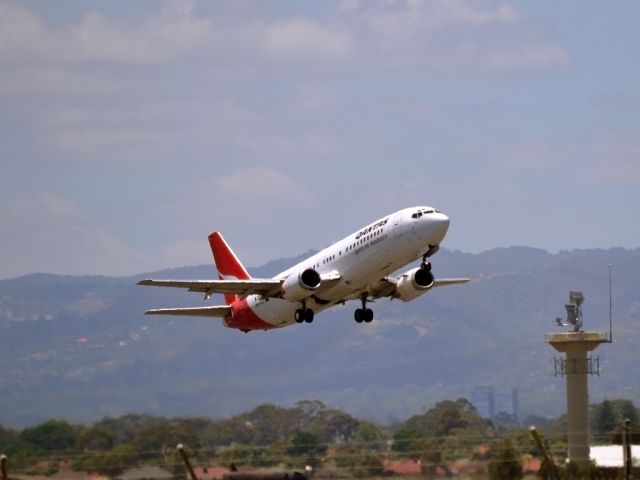 BOEING 737-400 (VH-TJJ) - Getting airborne off runway 23. Monday 19th December 2011.