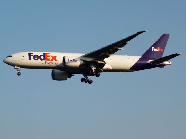 BOEING 777-200LR (N857FD)