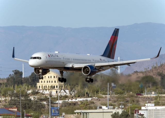 Boeing 757-200 (N819DX)