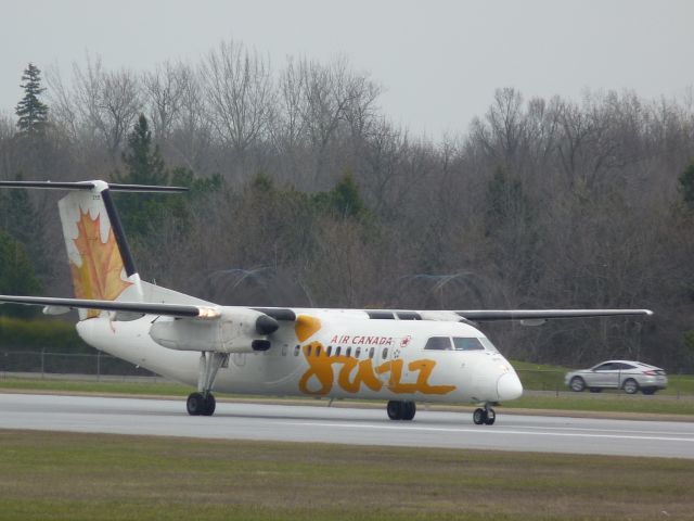 de Havilland Dash 8-300 (C-GTAG)