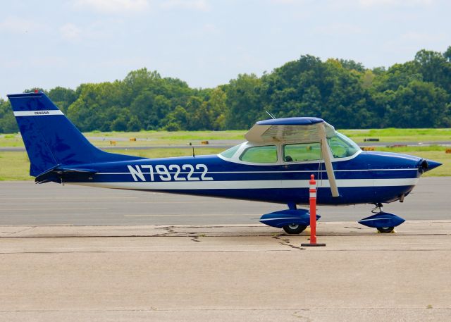 Cessna Skyhawk (N79222) - At Downtown Shreveport.