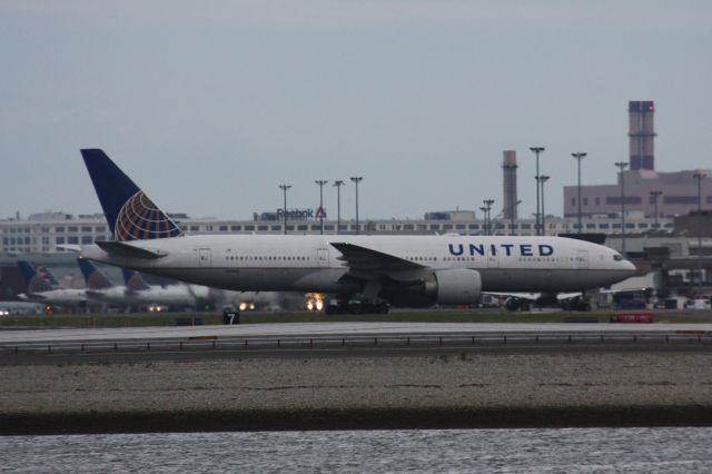 Boeing 777-200 (N77012)