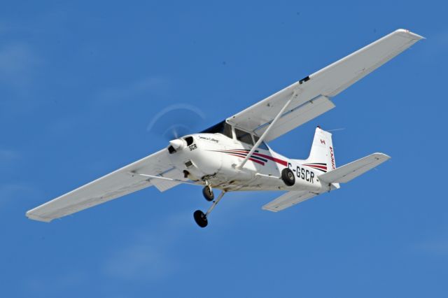 Cessna Skyhawk (C-GSCR) - 2001 Cessna 172S Skyhawk SP (C-GSCR/172S-8794) approaching runway 27 to perform a touch and go on Feb 7, 2022