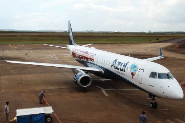 EMBRAER 195 (PR-AYA)