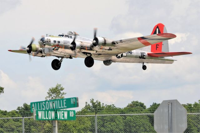 Boeing B-17 Flying Fortress (NL3701G)