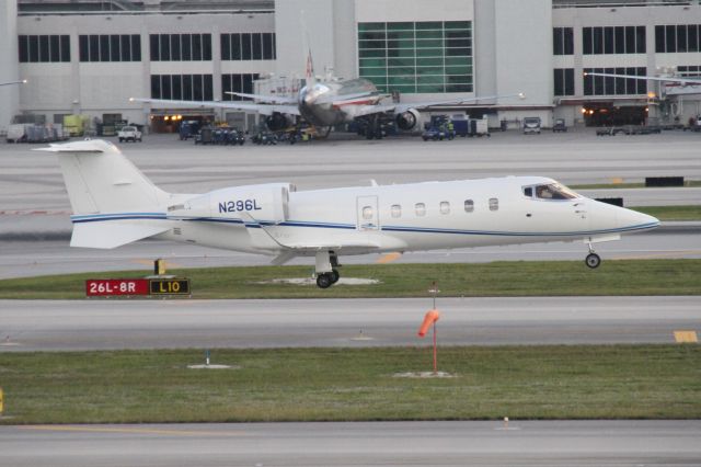 Learjet 60 (N296L)