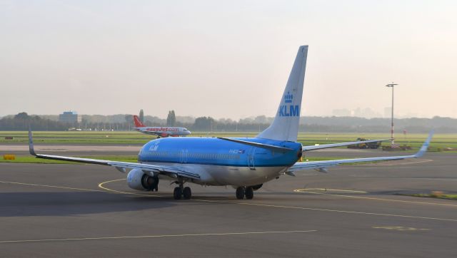 Boeing 737-800 (PH-BCD) - KLM Boeing 737-8K2(WL) PH-BCD in Amsterdam 