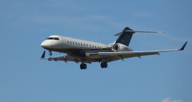 Bombardier Global Express (N93FX) - On final is this 2006 Bombardier Global Express XRS in the Autumn of 2020.