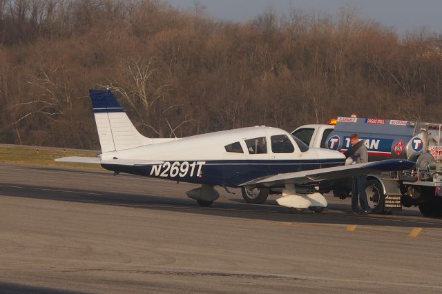Piper Cherokee (N2691T)